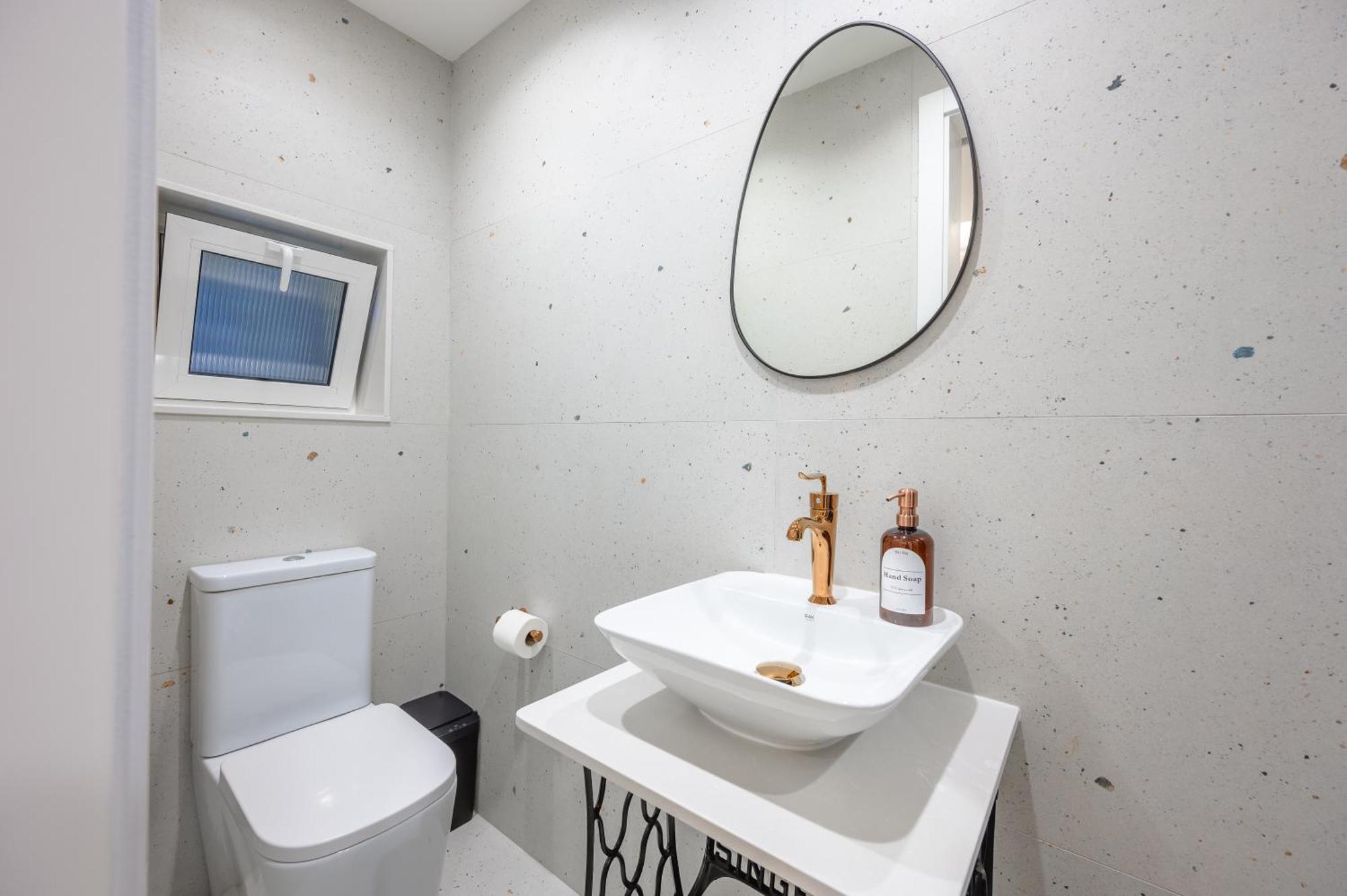 Capital Hideaway Apartment