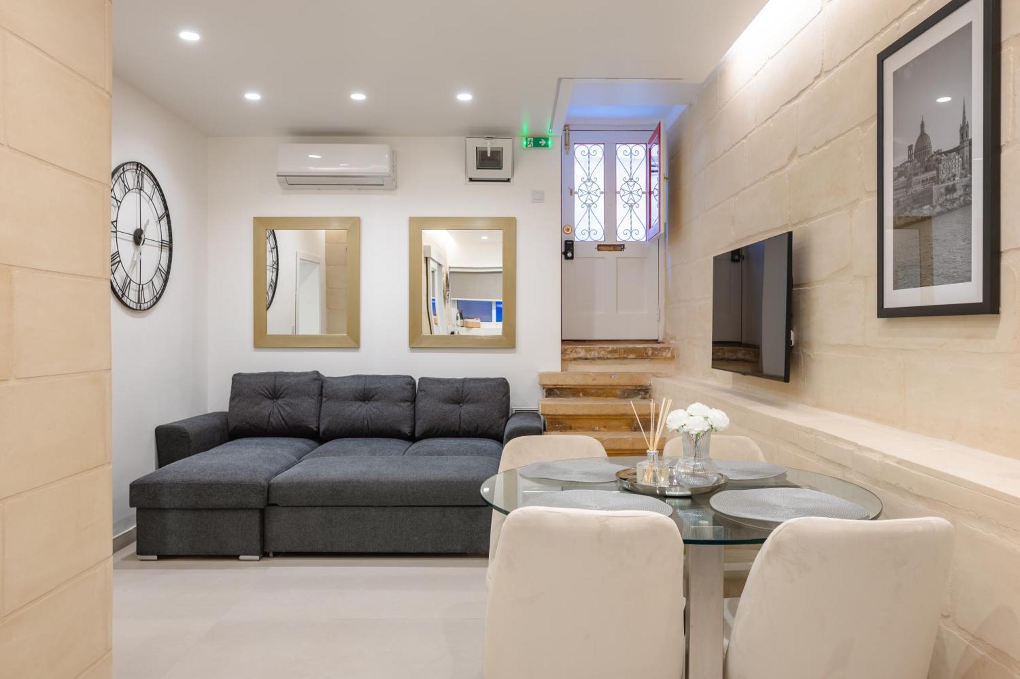 Capital Hideaway Apartment *